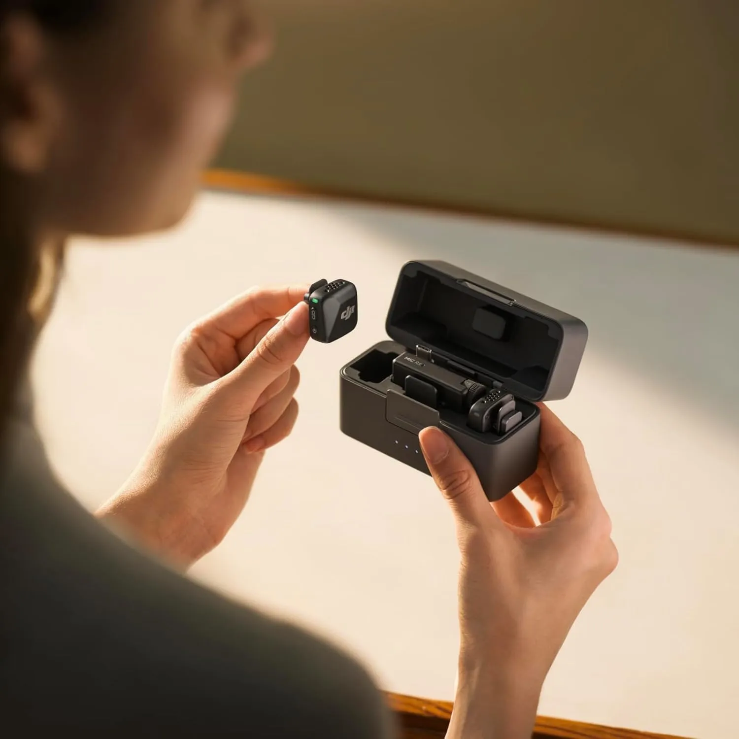 DJI Mic Mini (2 TX   1 RX   Charging Case), Wireless Microphone for iPhone/Camera/Android, Ultralight, Detail-Rich Audio, 48h Use, Noise Cancelling, Automatic Limiting, Vlog, Streaming